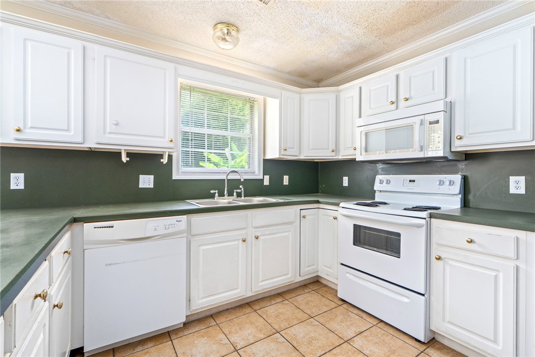 1868 HILLBROOK Circle