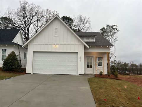 1079 WOODLAND Lane Opelika AL 36801