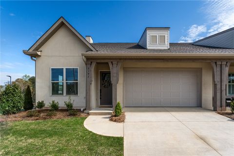 Photo of 3080 CRESTMONT Court, Opelika, AL 36801 (MLS # 176257)