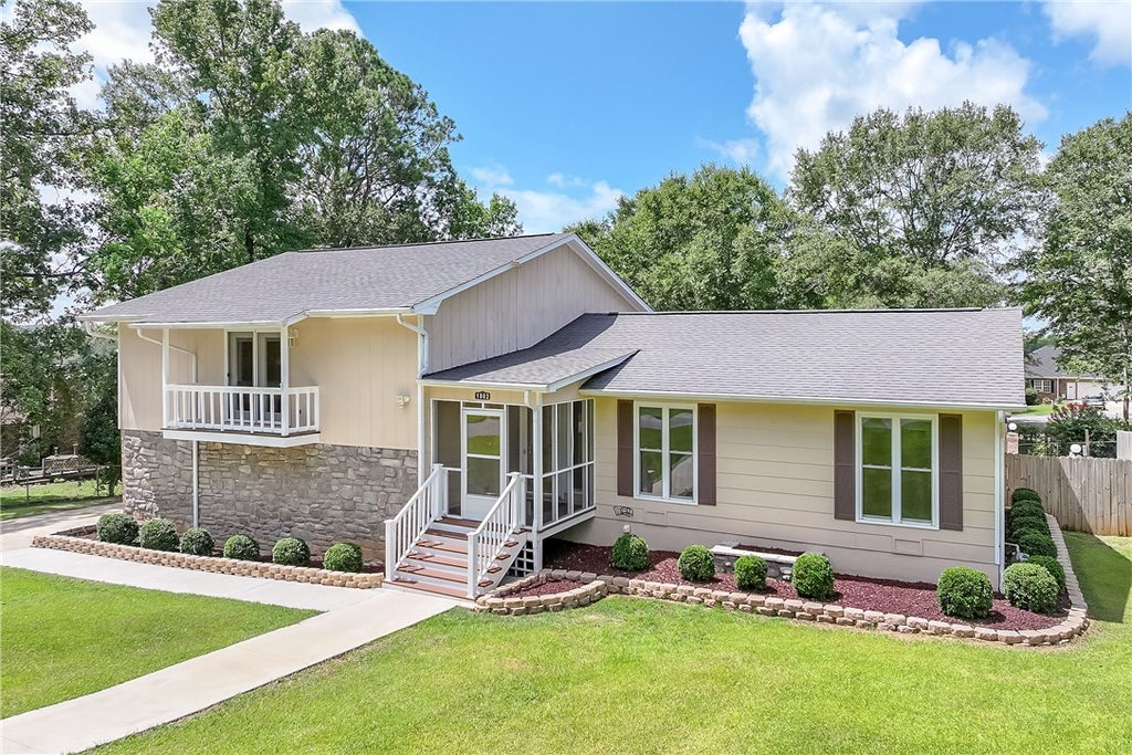 Photo of 1802 BRIARWOOD Lane, Opelika, AL 36801 (MLS # 181566)