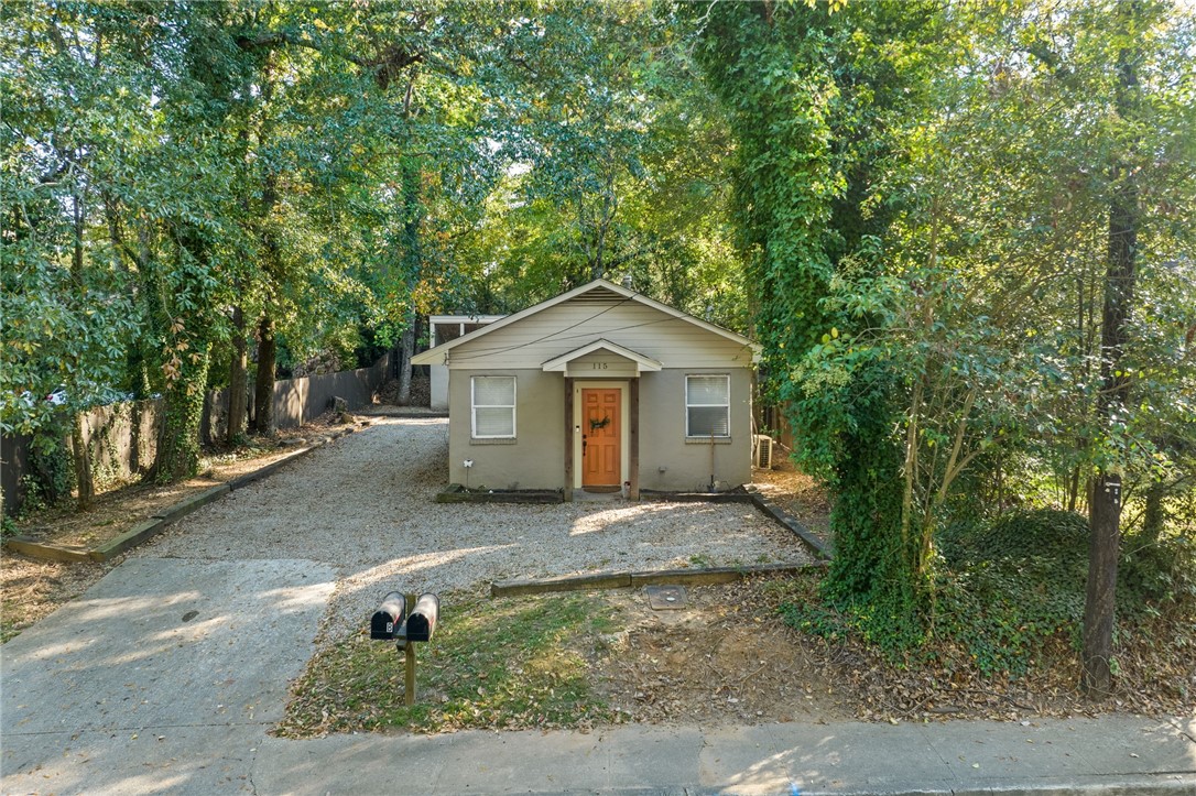 115 W DRAKE Avenue