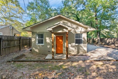 Photo of 115 W DRAKE Avenue, Auburn, AL 36830 (MLS # 172236)