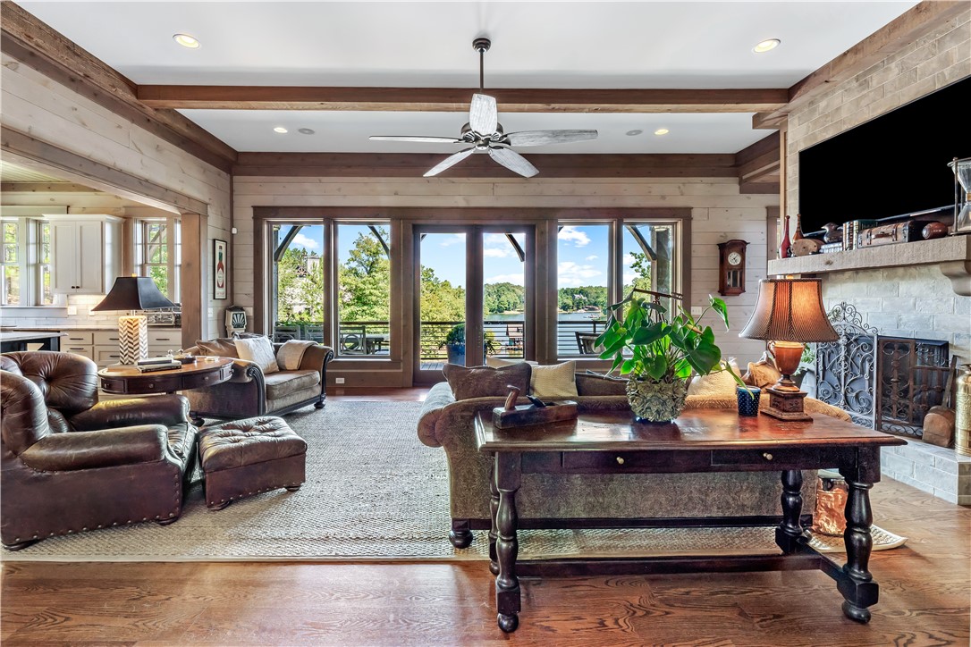 63 FLAT ROCK Lane