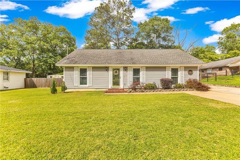 Photo of 803 SHAMROCK Street, Opelika, AL 36801 (MLS # 180299)