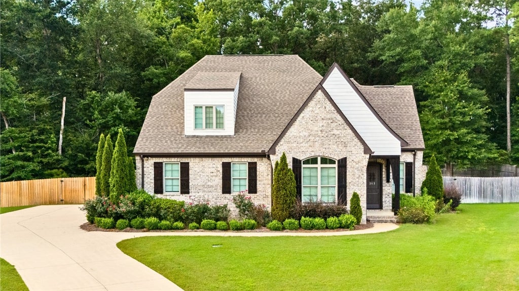 Photo of 217 BROOKSHIRE Court, Auburn, AL 36832 (MLS # 181022)