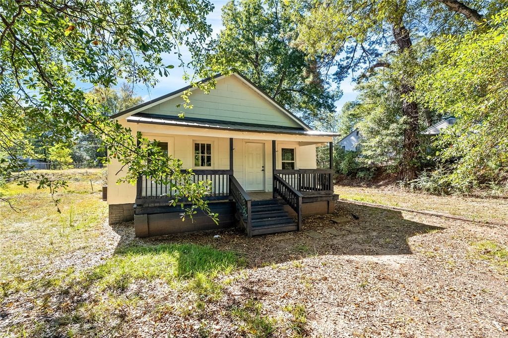Photo of 516 FRANCIS Street, Valley, AL 36854 (MLS # 177195)