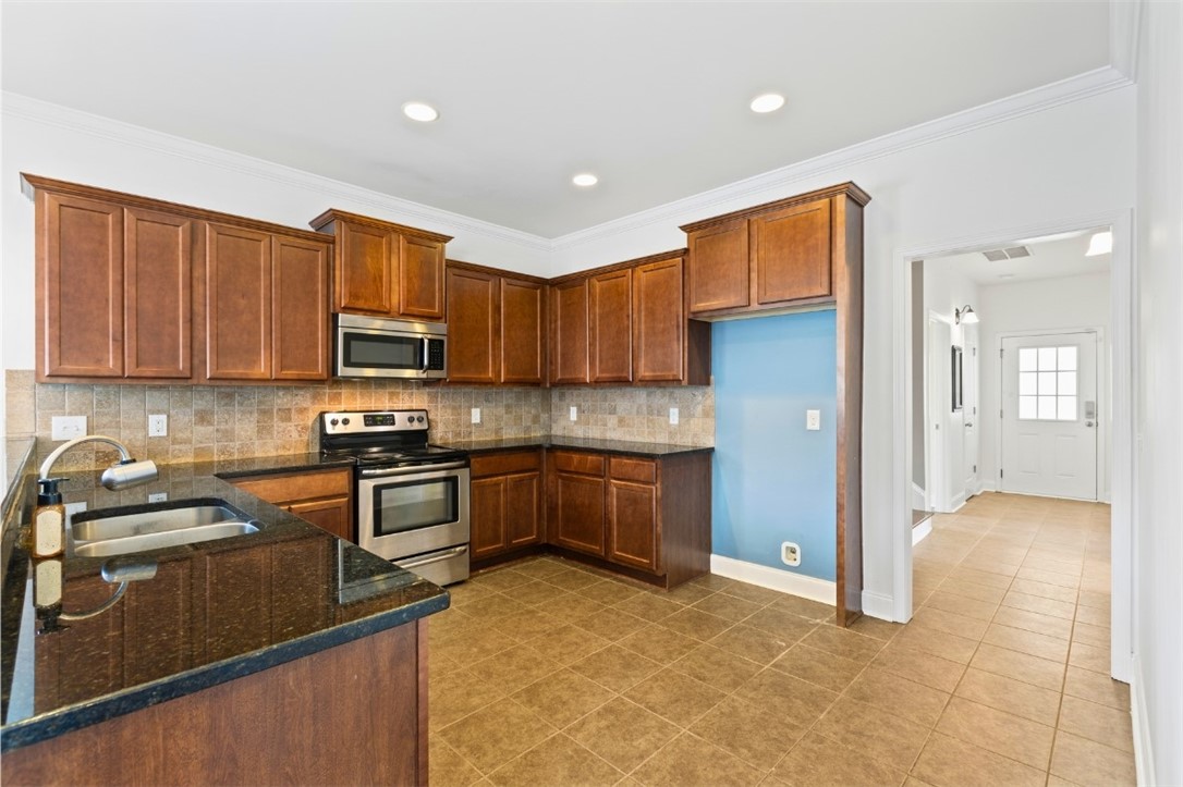 2514 CHURCHILL Circle