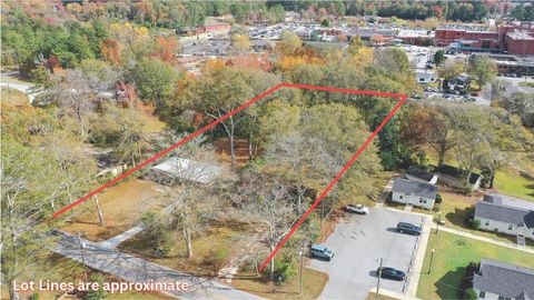 501 & 503 W THOMASON Circle Opelika AL 36801