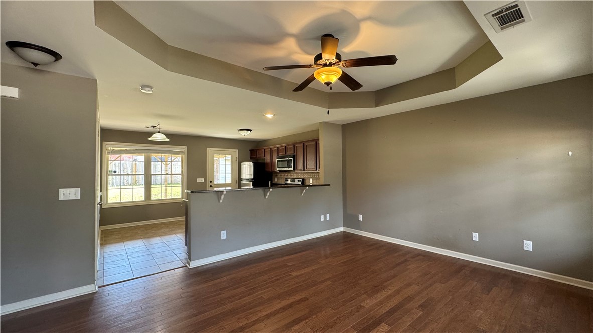 Auburn, Alabama 36830, United States, 3 Bedrooms Bedrooms, ,2 BathroomsBathrooms,Residential,Pending,87453