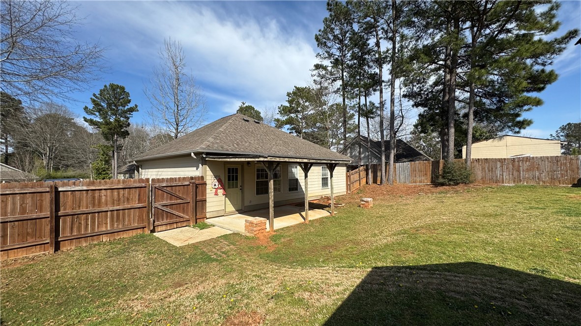 Auburn, Alabama 36830, United States, 3 Bedrooms Bedrooms, ,2 BathroomsBathrooms,Residential,Pending,87453