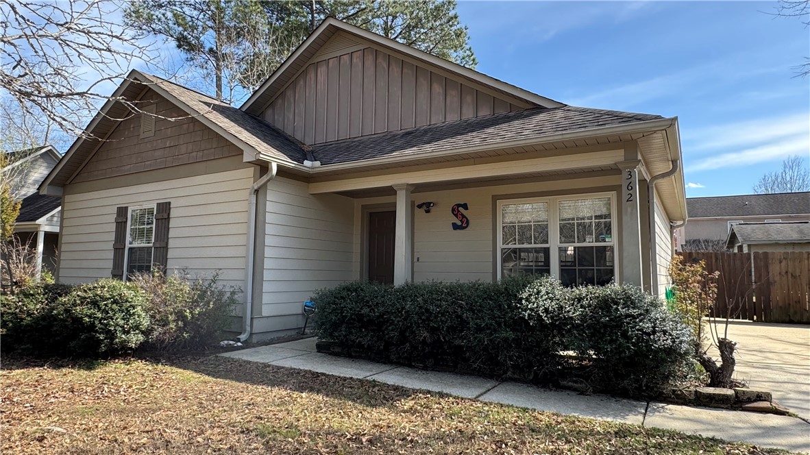 Auburn, Alabama 36830, United States, 3 Bedrooms Bedrooms, ,2 BathroomsBathrooms,Residential,Pending,87453