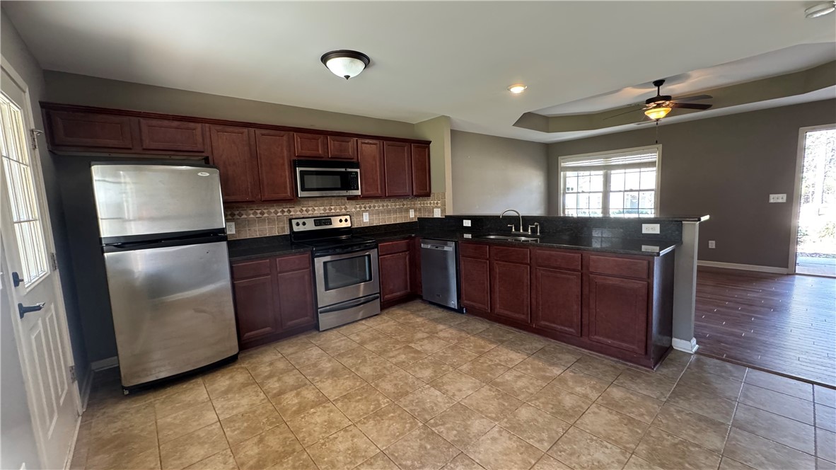 Auburn, Alabama 36830, United States, 3 Bedrooms Bedrooms, ,2 BathroomsBathrooms,Residential,Pending,87453