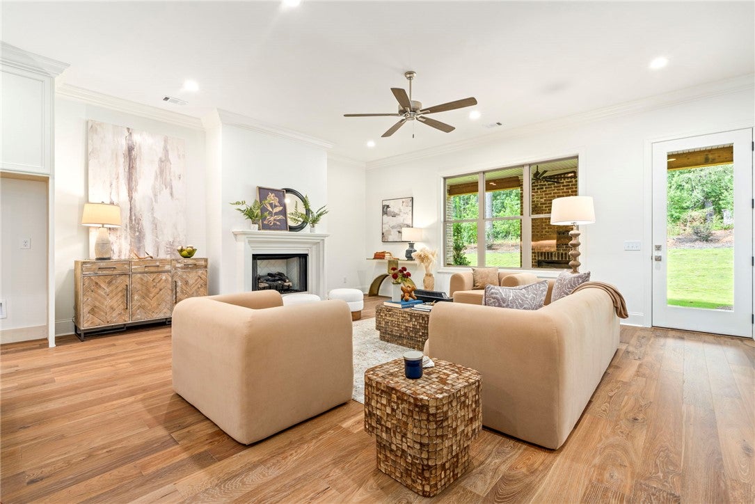 2221 BELLEVUE Place