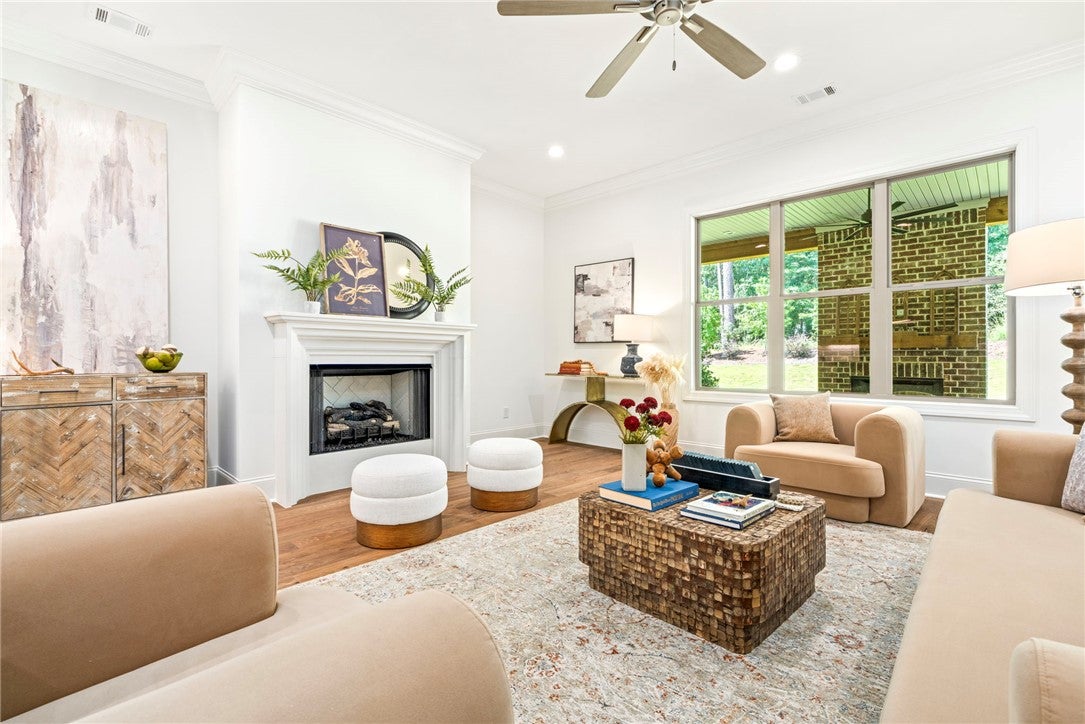 2221 BELLEVUE Place