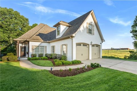 1584 OVERHILL Court Auburn AL 36832