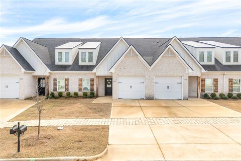 Photo of 624 THORNBERRY Drive, Auburn, AL 36830 (MLS # 178973)