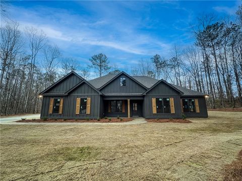Photo of 750 LEE ROAD 462, Valley, AL 36854 (MLS # 178451)