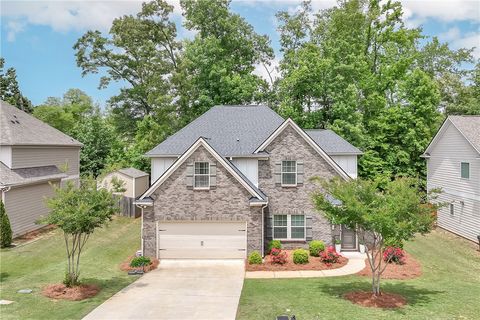Photo of 1608 LILAH Court, Auburn, AL 36830 (MLS # 180382)