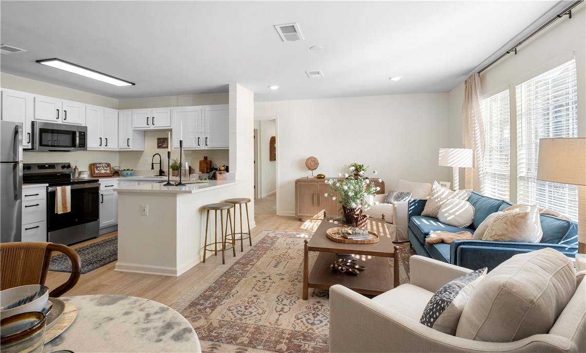 Auburn, Alabama 36830, United States, 3 Bedrooms Bedrooms, ,3 BathroomsBathrooms,Residential,Pending,181228