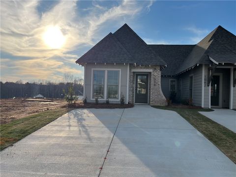 Photo of 72 FOREST Lane, Opelika, AL 36801 (MLS # 178471)