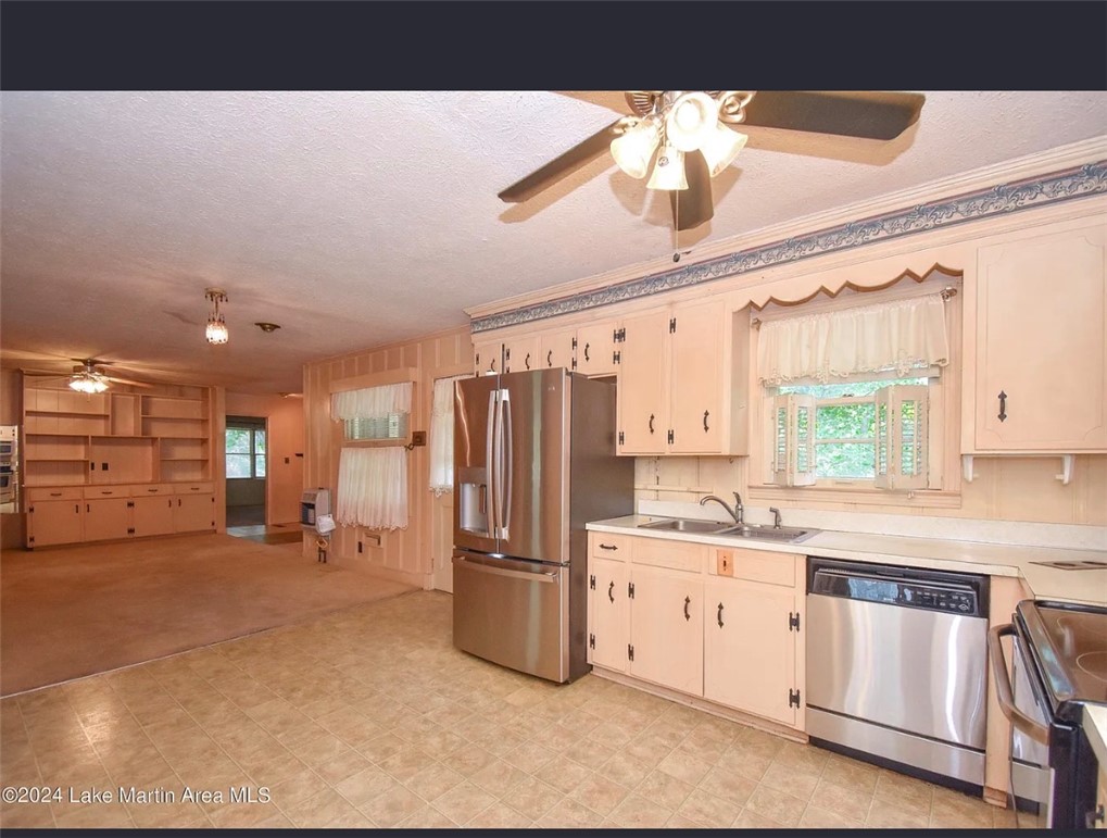 634 SPRING HILL Road - Photo 3