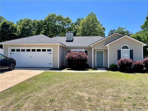 Photo of 2802 PINEKNOLL Street, Auburn, AL 36804 (MLS # 180331)