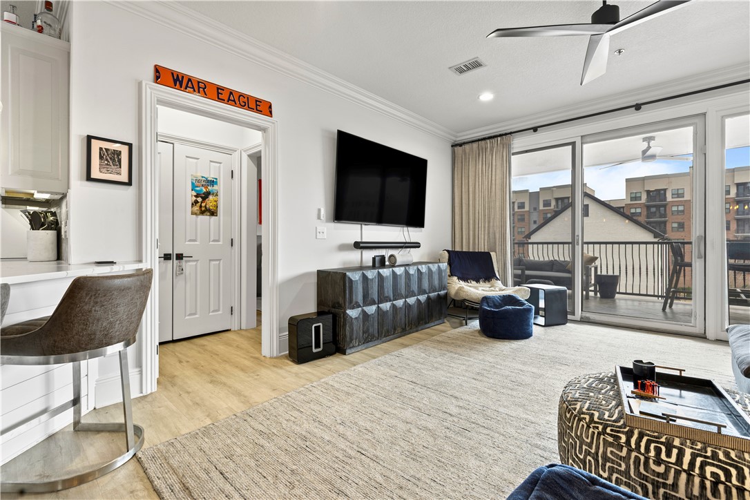 234 W Magnolia Avenue 212