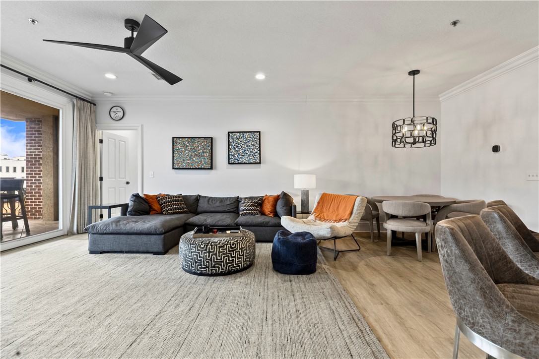 234 W Magnolia Avenue 212