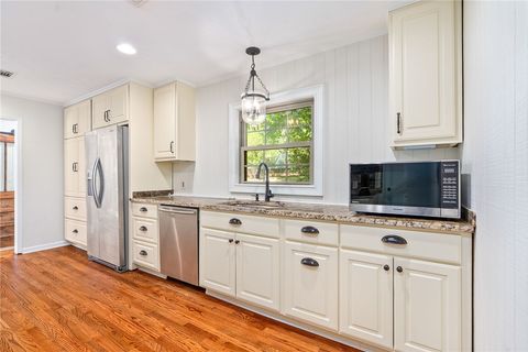 Photo of 1600 MILLBRANCH Drive, Auburn, AL 36832 (MLS # 178181)