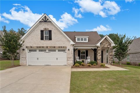 Photo of 1060 HAMPSTEAD Lane, Opelika, AL 36801 (MLS # 180958)