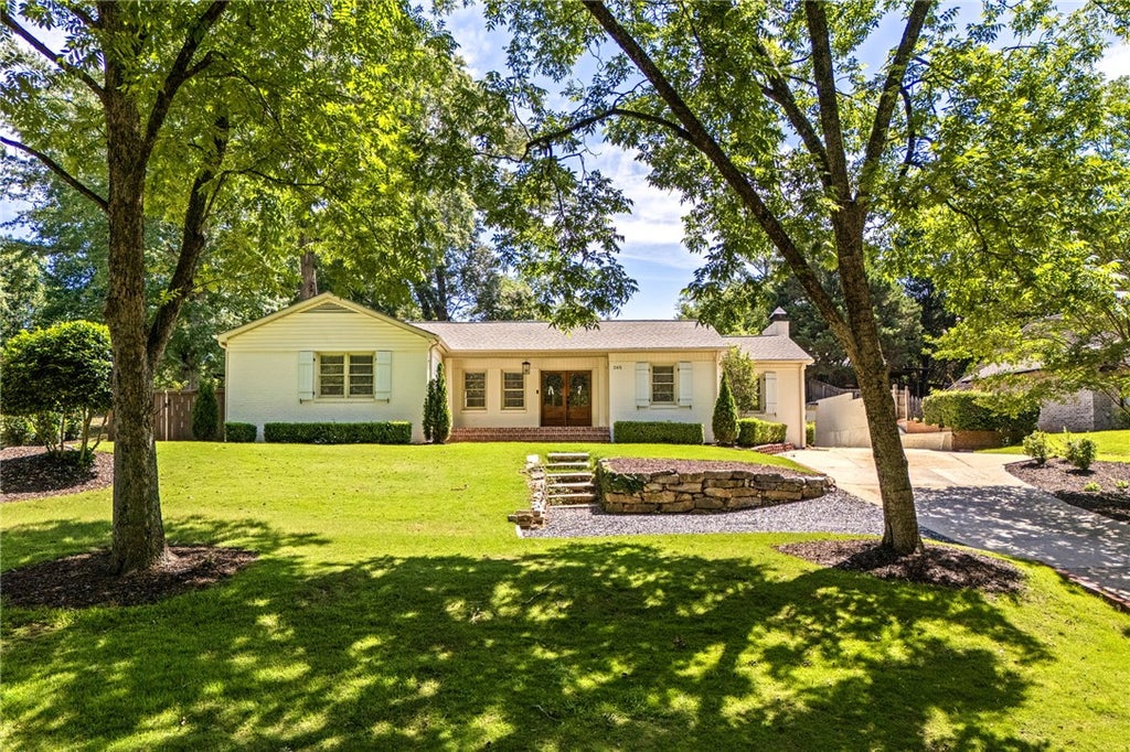 Photo of 265 CHEWACLA Drive, Auburn, AL 36830 (MLS # 182187)