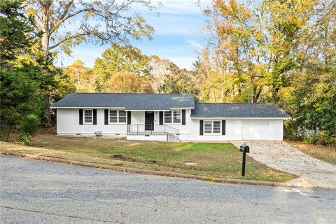 Photo of 3022 BRADFORD Drive, Opelika, AL 36801 (MLS # 177683)