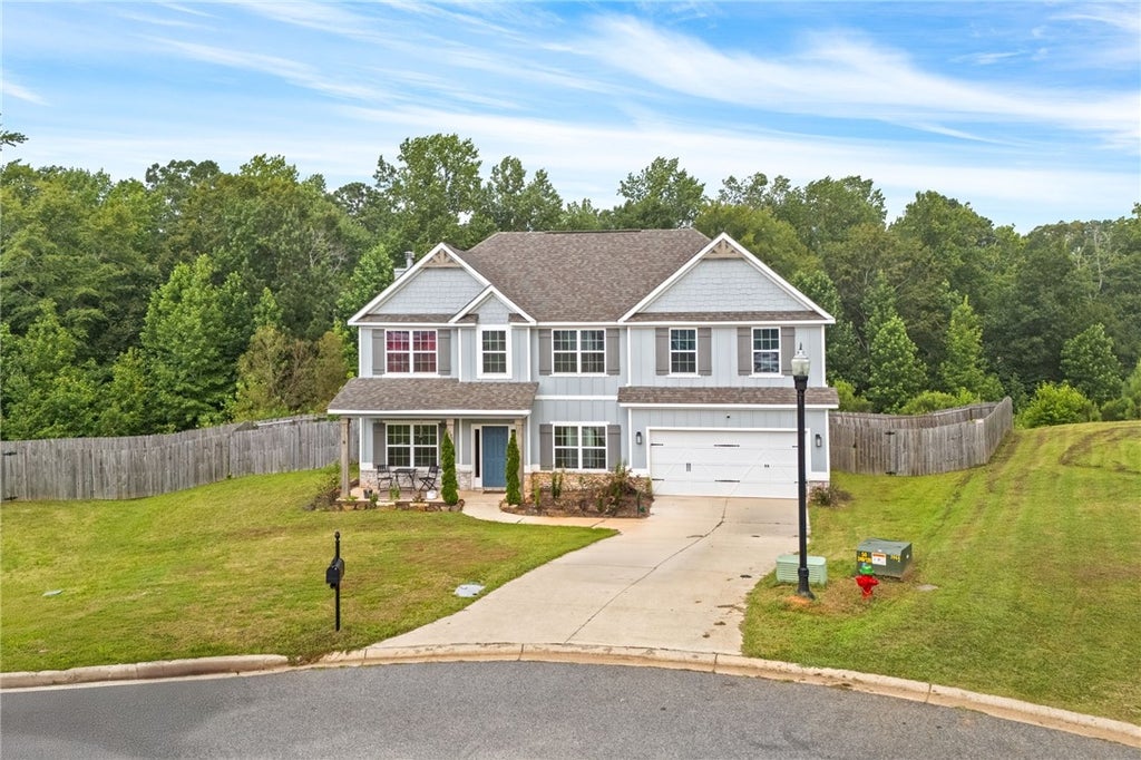 Photo of 1595 CREEKSTONE Drive, Opelika, AL 36804 (MLS # 181674)
