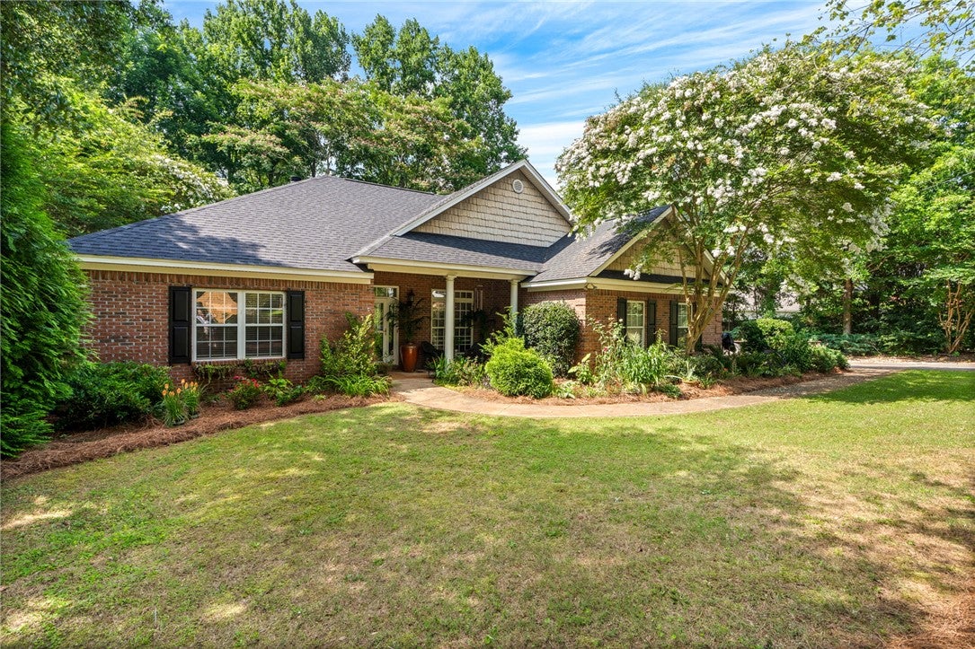 110 N CEDARBROOK Drive