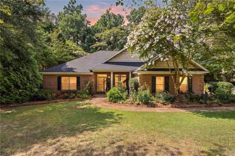 Photo of 110 N CEDARBROOK Drive, Auburn, AL 36830 (MLS # 181242)