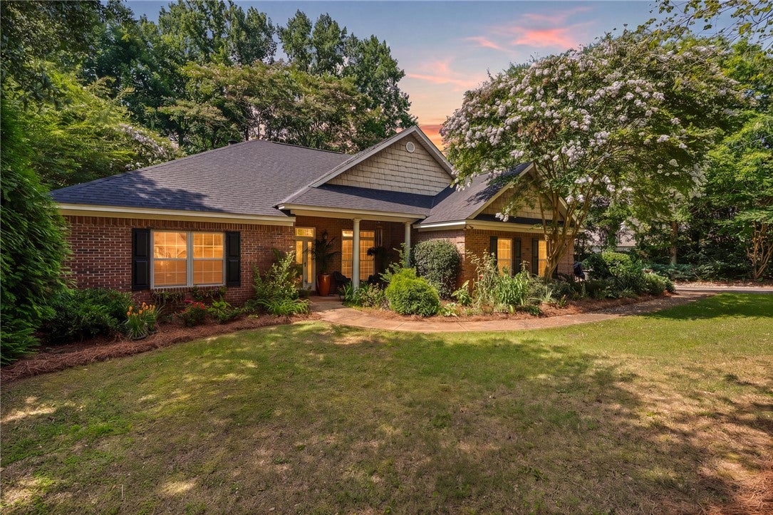 110 N CEDARBROOK Drive