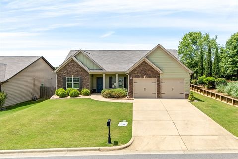 704 LORI Lane Opelika AL 36804