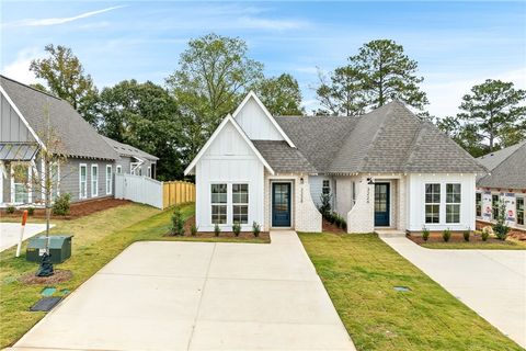 Photo of 3228 BRADLEY Lane, Auburn, AL 36830 (MLS # 177525)