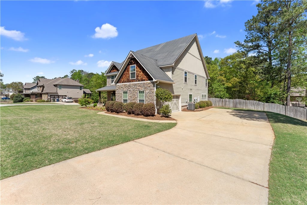 Photo of 1858 PRESERVE Drive, Auburn, AL 36879 (MLS # 182430)