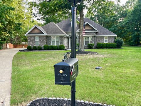103 TALLYHO Court Auburn AL 36832