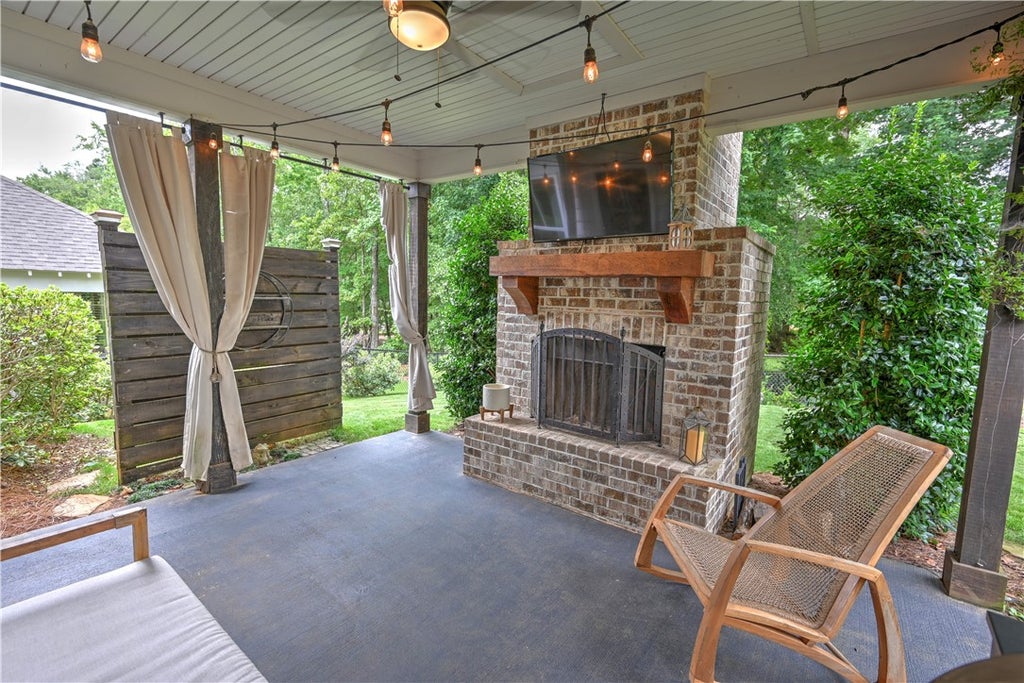 Photo of 1524 DARTMOUTH Drive, Auburn, AL 36830 (MLS # 181695)