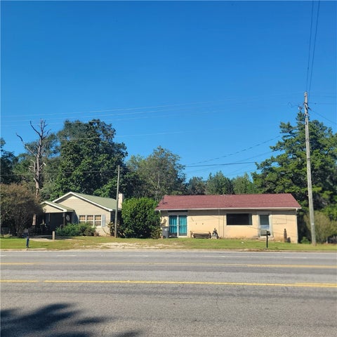Photo of 3406 VETERANS MEMORIAL Parkway, Lanett, AL 36863 (MLS # 182704)
