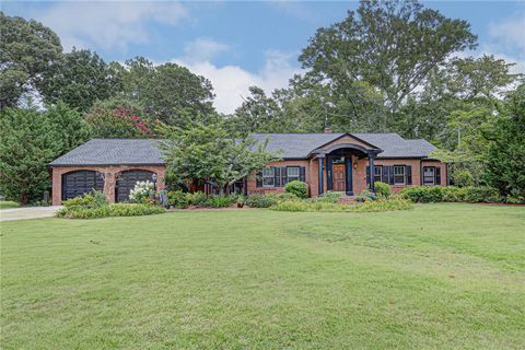 Photo of 267 HILLCREST Avenue, Auburn, AL 36830 (MLS # 180994)