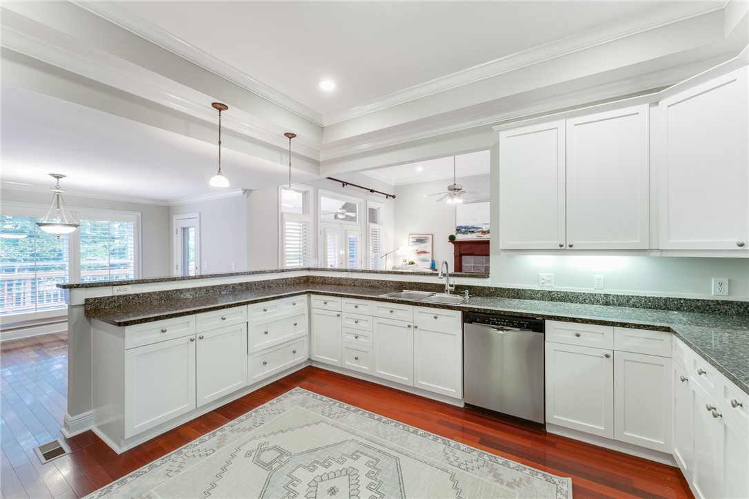 Auburn, Alabama 36830, United States, 5 Bedrooms Bedrooms, ,4 BathroomsBathrooms,Residential,Active,70819