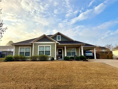 Photo of 350 EMBRY Lane, Auburn, AL 36830 (MLS # 178455)