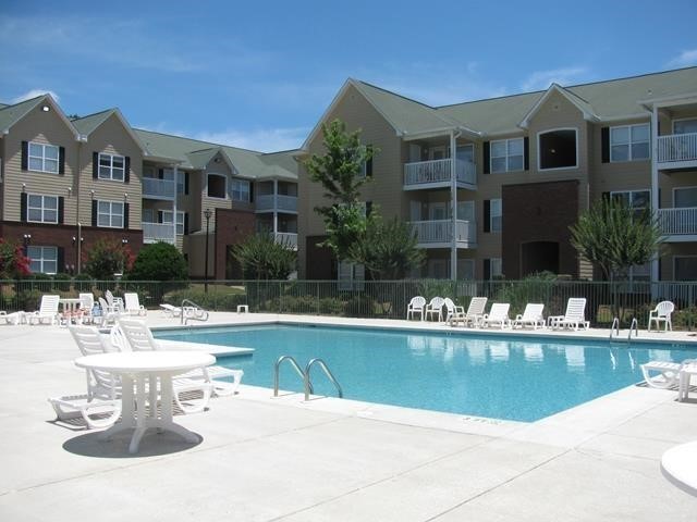 730 W MAGNOLIA Avenue 11104