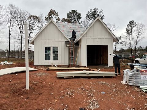 Photo of 110 HUNTERS Way, Opelika, AL 36801 (MLS # 177904)