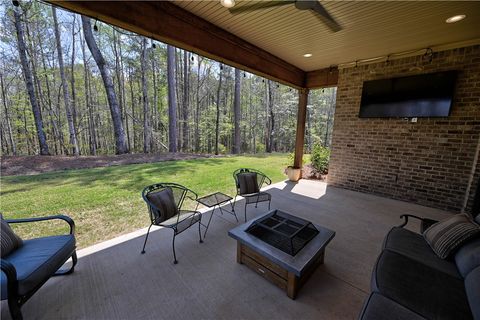 Photo of 585 WINDSOR Drive, Opelika, AL 36801 (MLS # 179564)