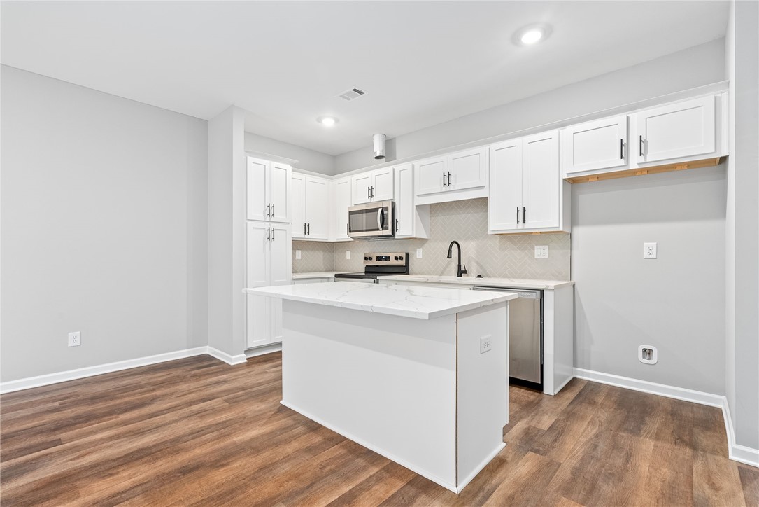 Opelika, Alabama 36801, United States, 3 Bedrooms Bedrooms, ,2 BathroomsBathrooms,Residential,Active,173207