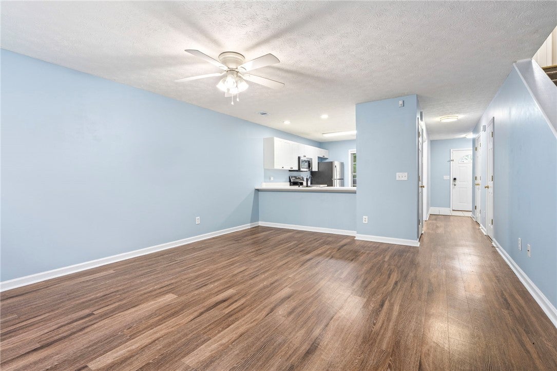 1477 N DONAHUE Drive 205